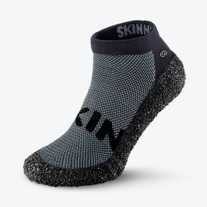 Essentials 2.0 Concrete – zachraň ponožkobotu