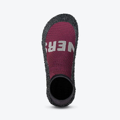 Essentials 2.0 Grape – zachraň ponožkobotu
