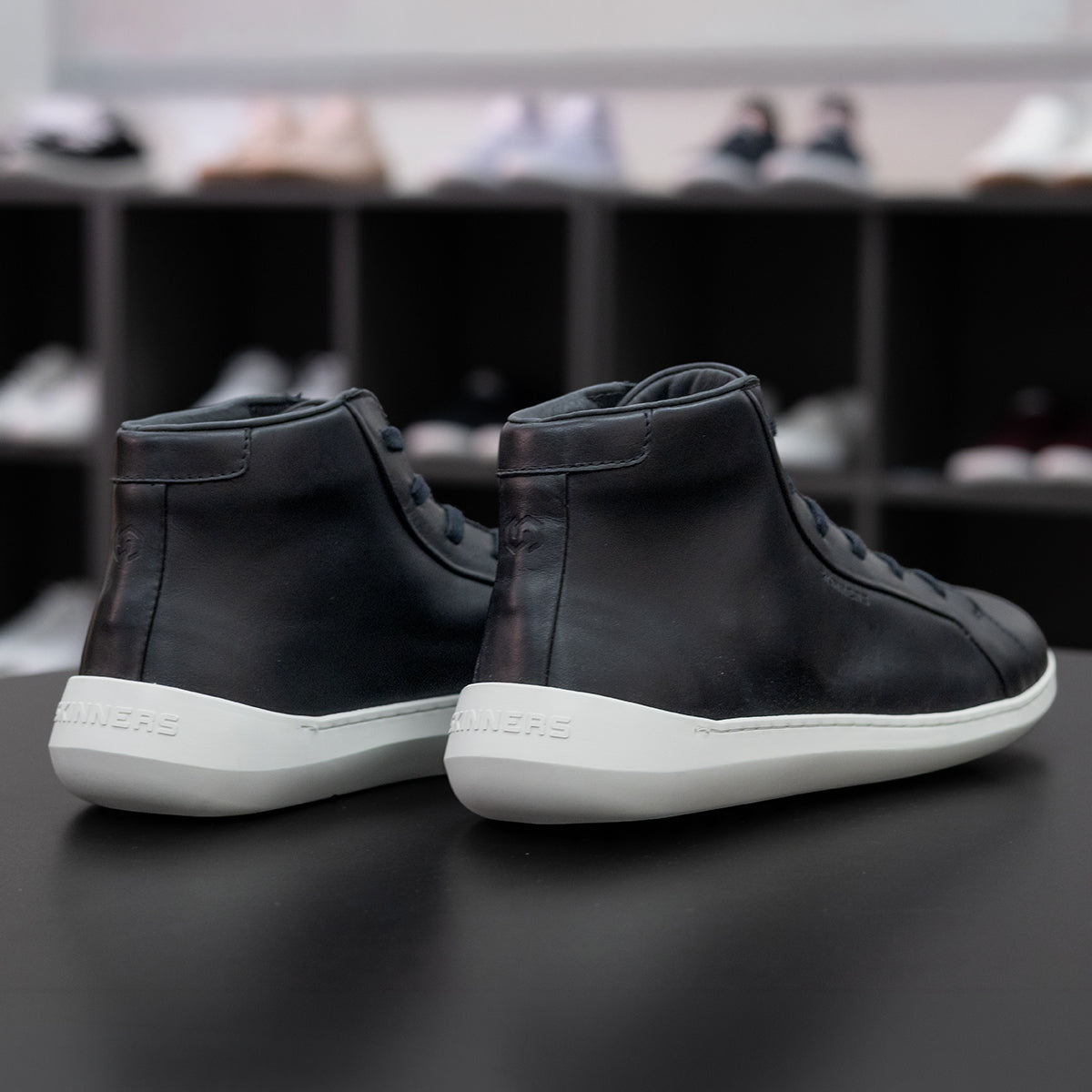 Moonwalker High Top Black – ments meg egy cipőt