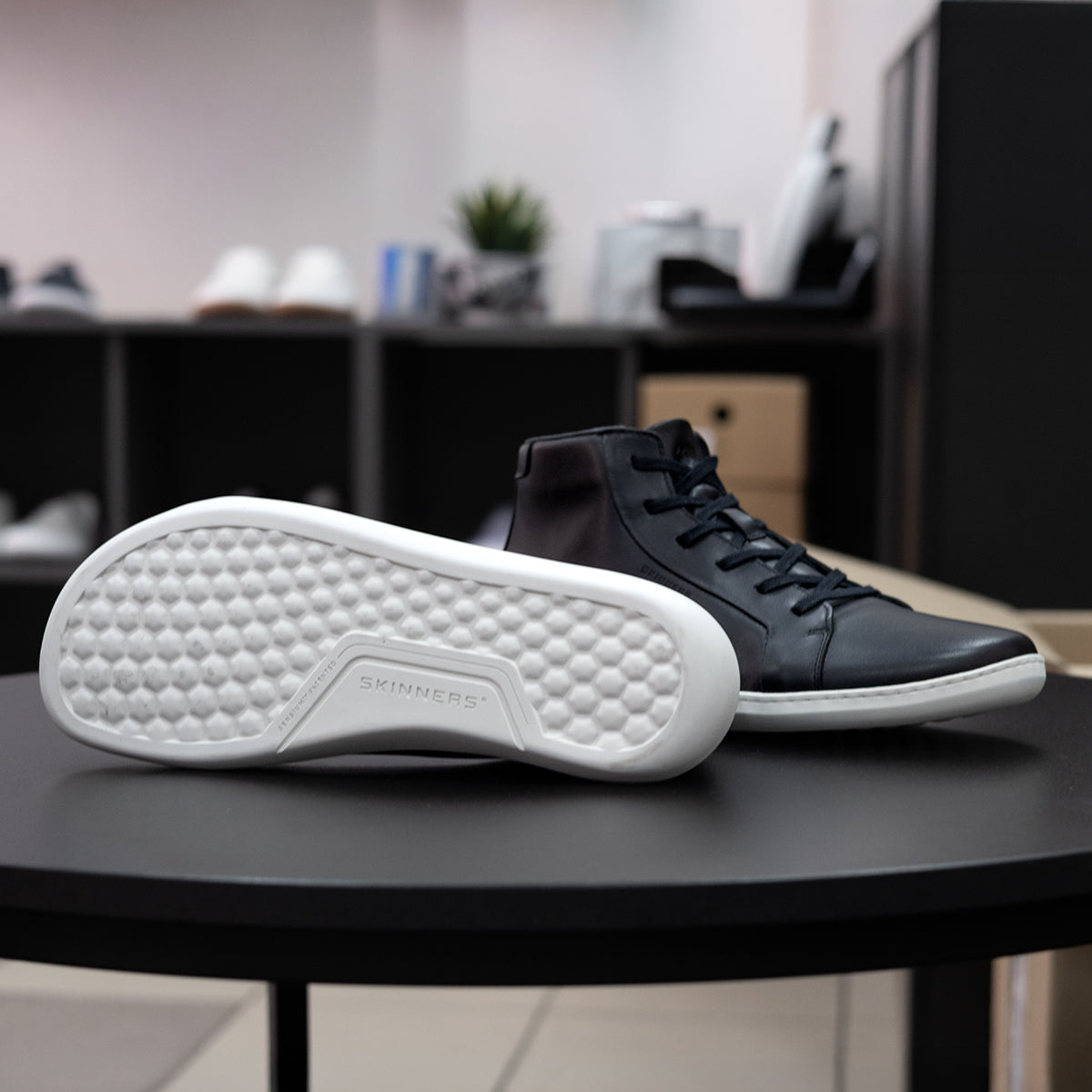 Moonwalker High Top Black – ments meg egy cipőt