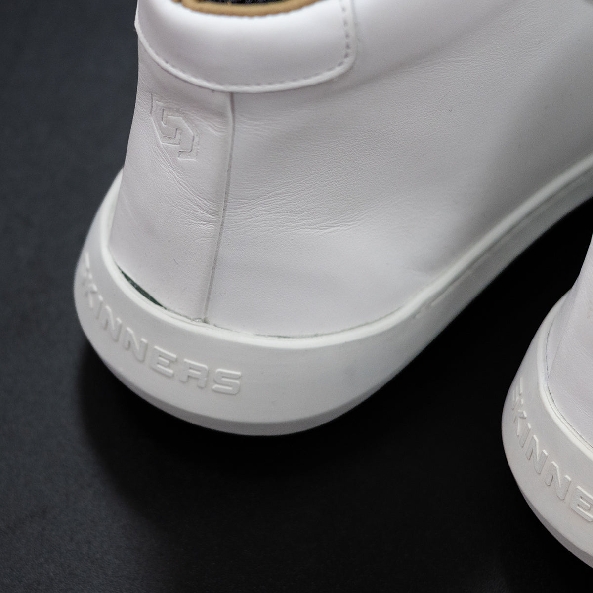Moonwalker High Top White – zachraň botu