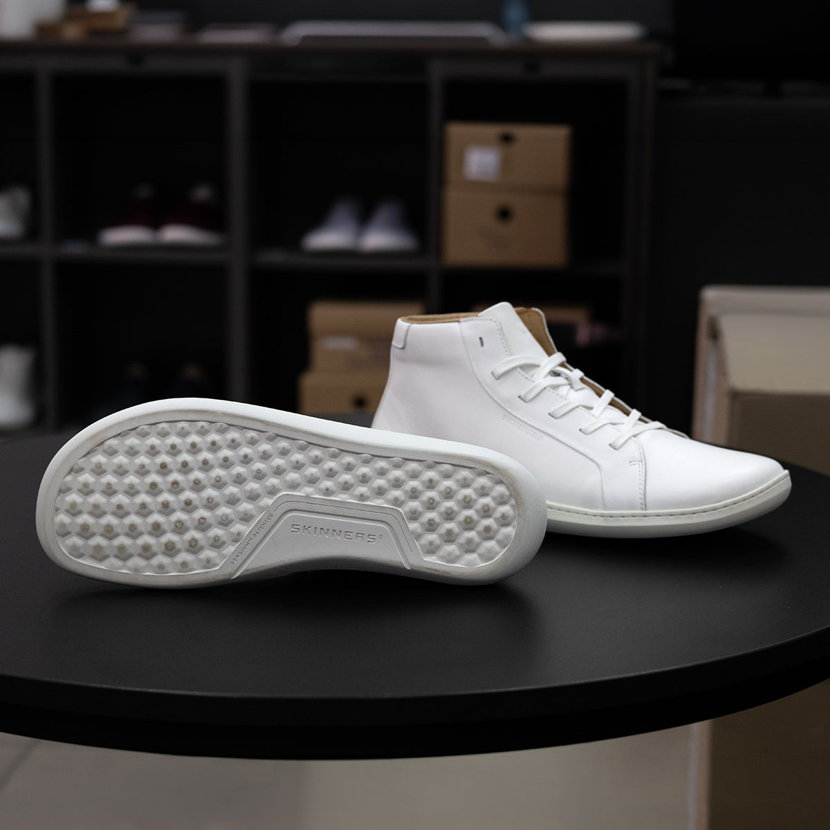 Moonwalker High Top White – zachraň botu