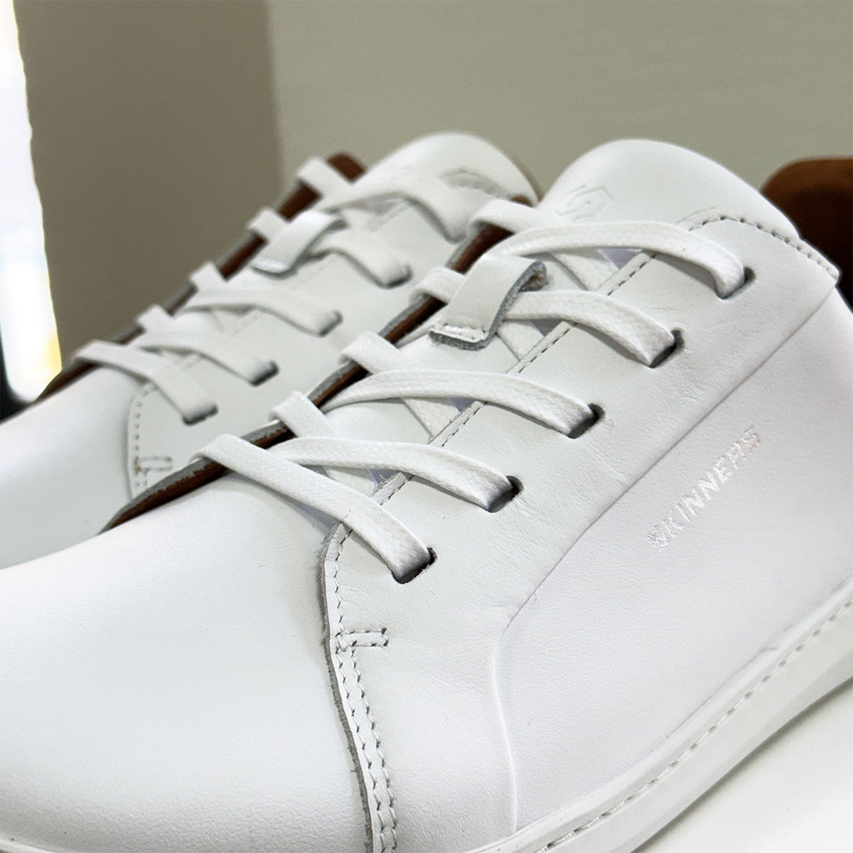 Waxed shoelaces white